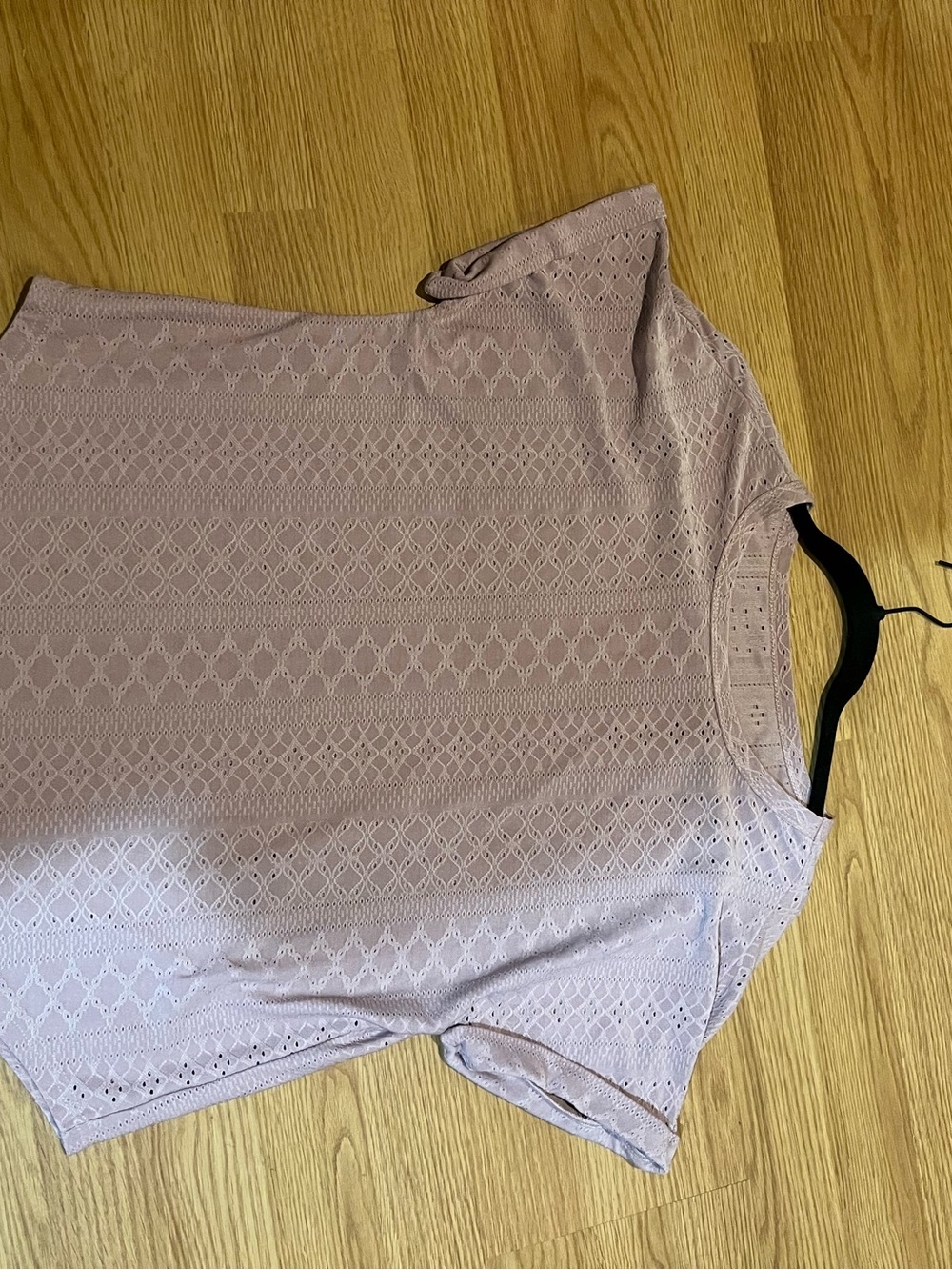 Women’s Lace Pattern Short-Sleeve Top - Light Mauve size large